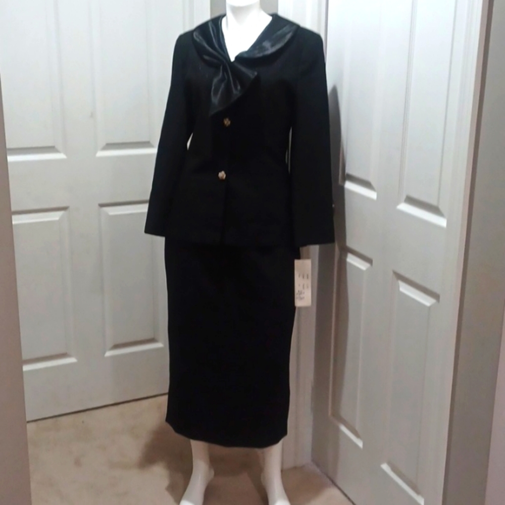 NWT Black Skirt Suit Size 10 FirmPrice! - Picture 2 of 5
